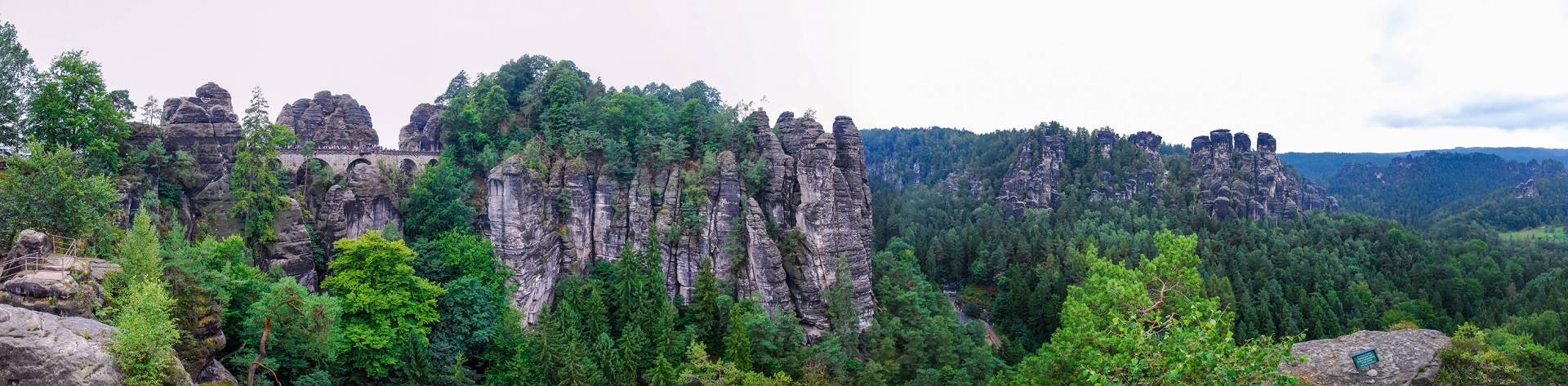 Blick von der Felsenburg Neurathen auf die Basteibrücke