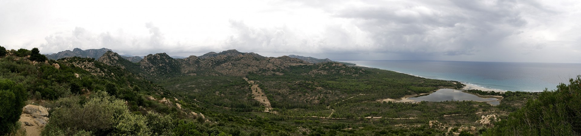 Blick vom Monte Urcatu zum Bidderrosa-Strand