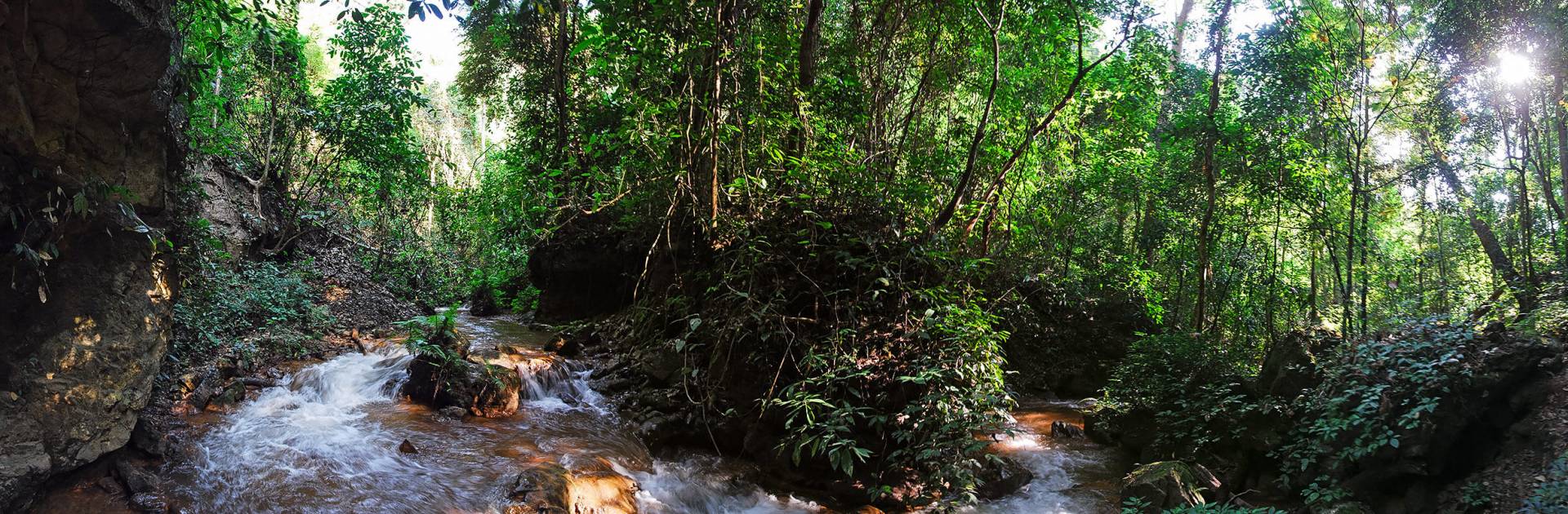 Upstream through the Mae Ho river to Taralod Cave