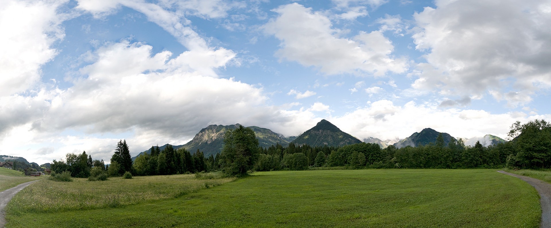 Valley view of the Allgäu high Alps 